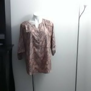 Long-sleeved patterned shirt with buttons and mid